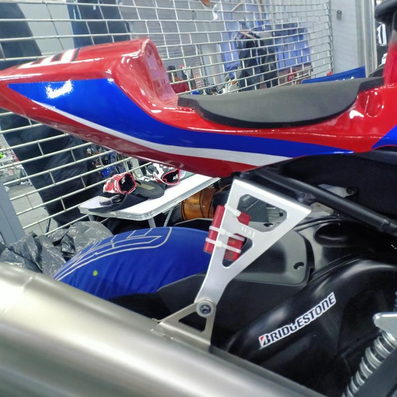 For Honda CBR1000RR-R CNC-Machined Exhaust Hanger, Lightweight Bracket, Non-Destructive Installation