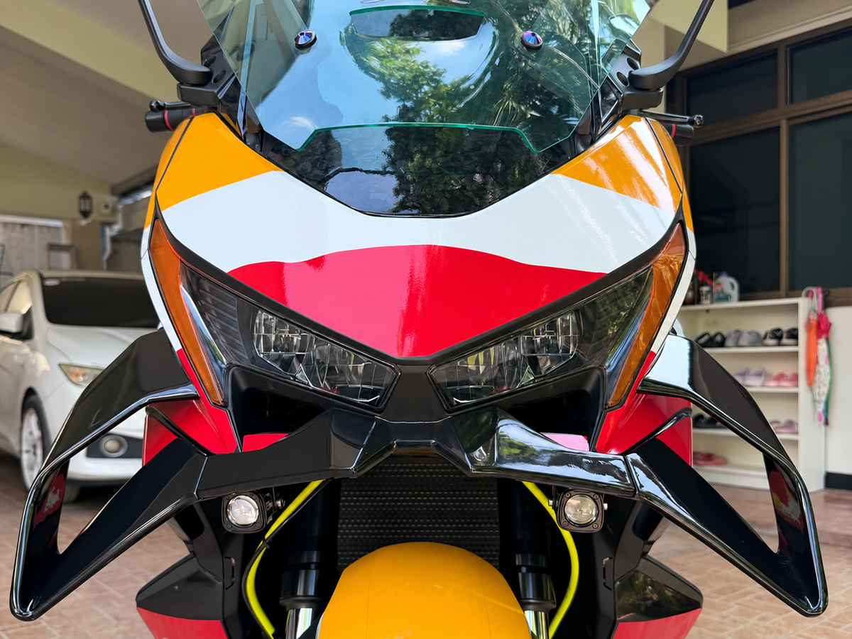 Black front winglets for Forza 750 2025–2026, front installation view; motorcycle and other accessories not included.