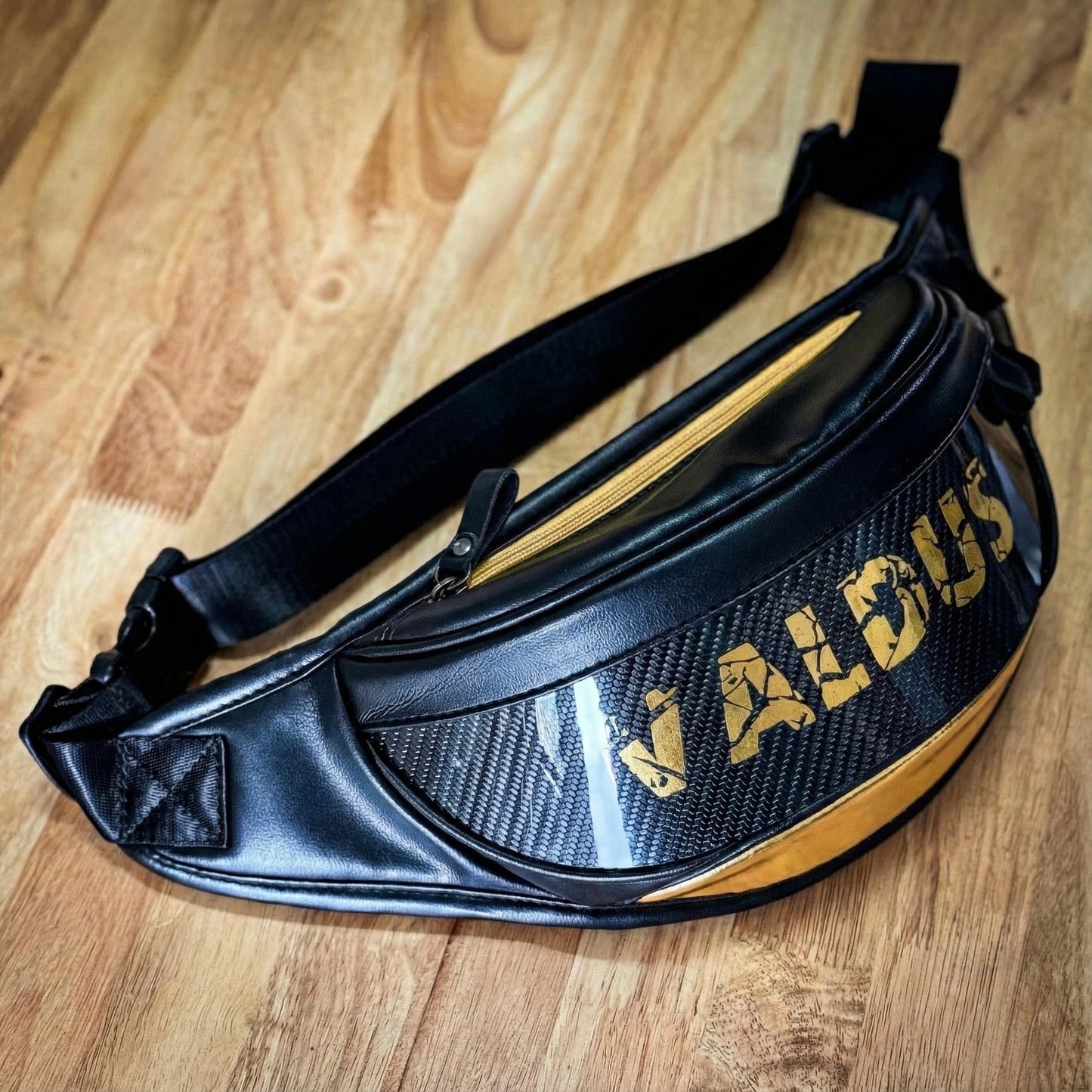 Valdus Motorcycle Rider Backpack｜Waist Bag｜Premium Leather Carbon Fiber｜High-Quality Riding Gear