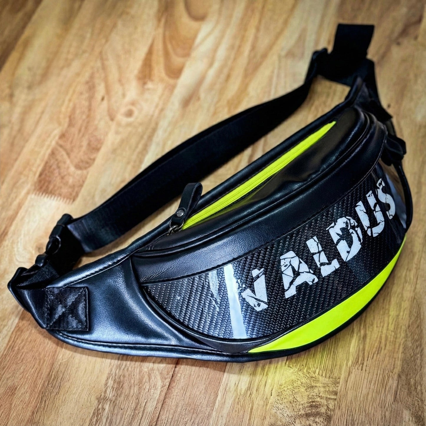 Valdus Motorcycle Rider Backpack｜Waist Bag｜Premium Leather Carbon Fiber｜High-Quality Riding Gear